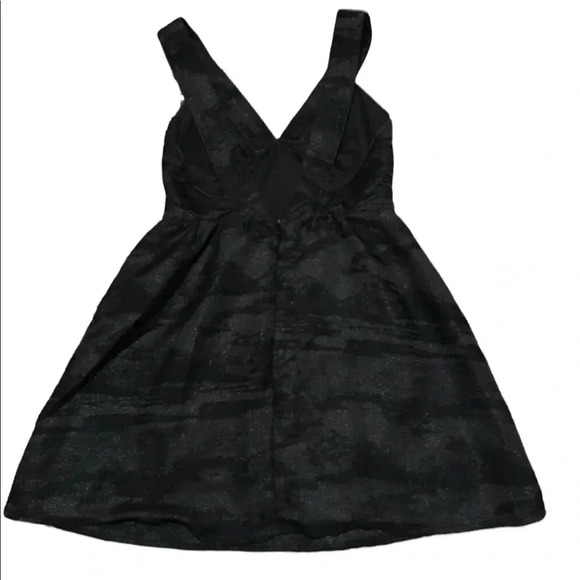 NWT H & M Black Sleeveless Fit & Flare Dress 10 - Picture 5 of 9